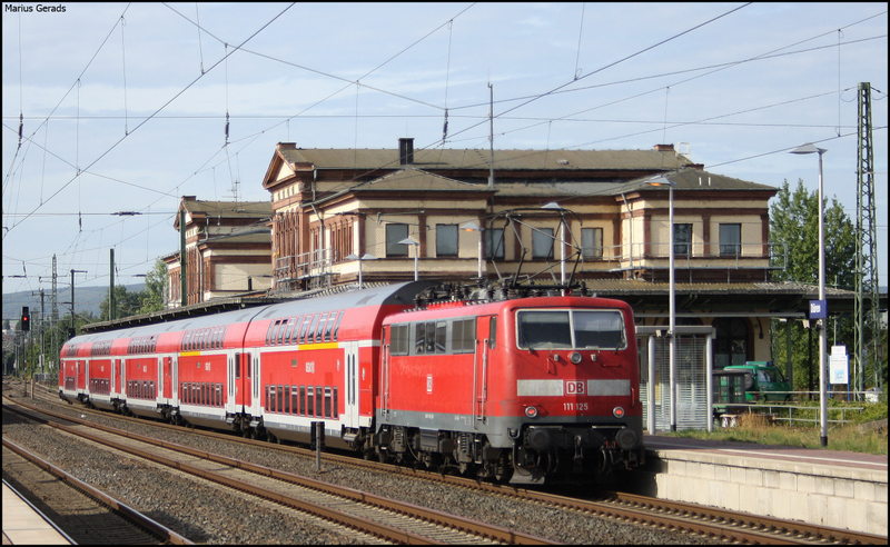 Der RE4858 nach Aachen mit Schublok 111 125 bei der Einfahrt in Dren Hbf 22.8.09