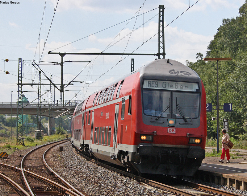 Der RE4871 aus Aachen nach Gieen verkehrt heute in Umgekehrter Wagenreihung! Hier bei der Einfahrt in Stolberg Hbf 22.8.09