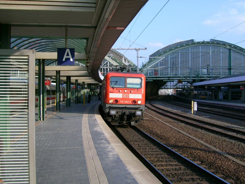 Der RE7 nach Nauen fhrt aus Gleis 6 von Berlin Ostbahnhof aus.
22.2.2007
