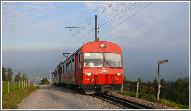 Der Regionalzug aus dem Rheintal klettert die letzten Zahnstangenmeter herauf Richtung Stoss und Gais. (30.09.2009)