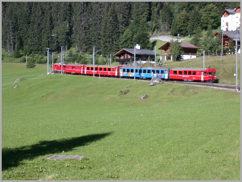 Der Regionalzug verlsst Litzirti Richtung Arosa. (13.07.2007)