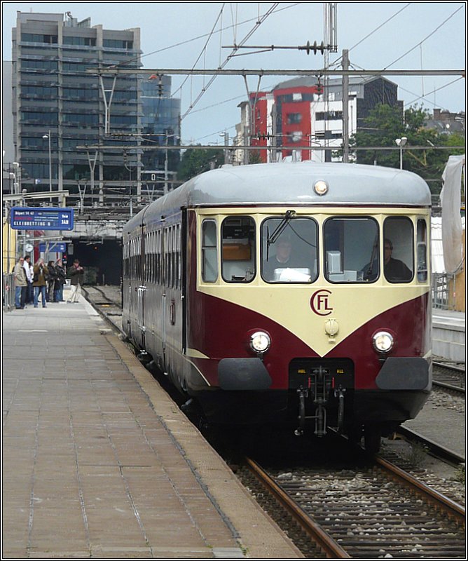 Der restaurierte Museumstriebzug Westwaggon 208 wurde am  Luxembourg Classic Transport Day  im Planverkehr eingesetzt. Hier verlsst er den Bahnhof von Luxemburg nach Kleinbettingen. 21.09.08 (Jeanny)  