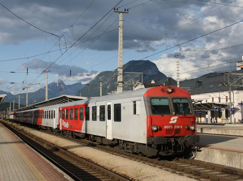 Der REX nach Innsbruck am 11.06.2009 bei der Ausfahrt aus W�rgl Hbf.