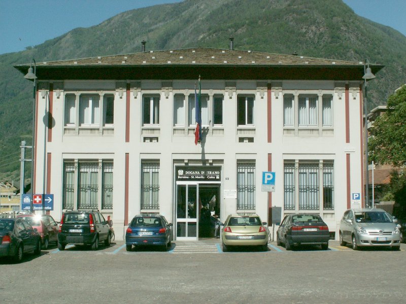 Der RhB Bahnhof in Tirano/Italien.Endstation der Berninabahn.Tirano 10.05.07
