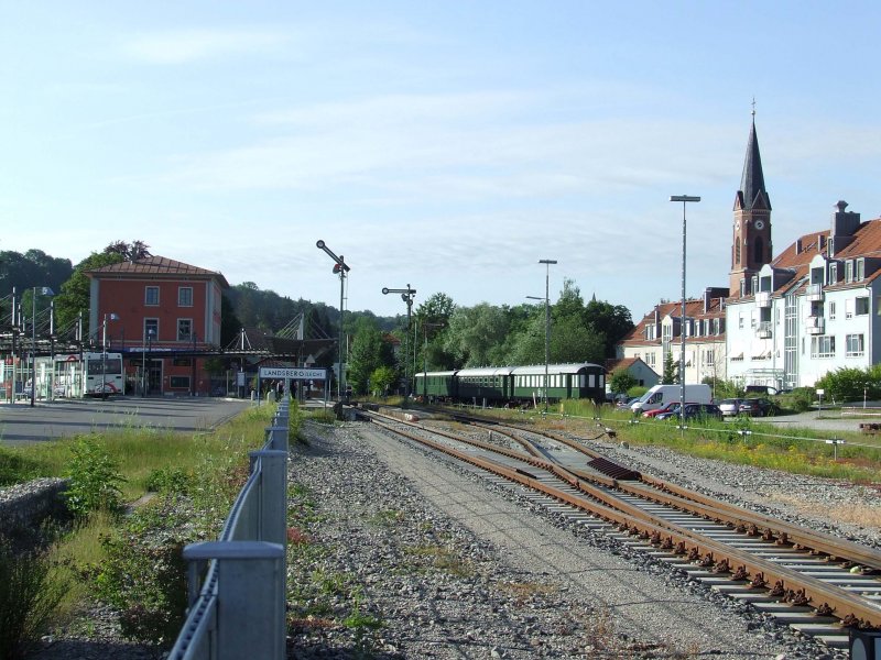 Der ruhige Endbahnhof Landsberg am Lech am 18.06.2009.