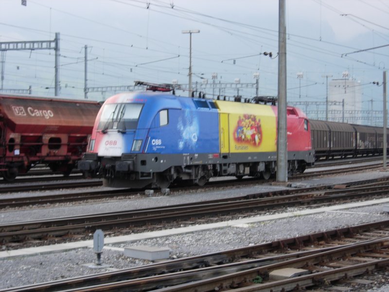 Der Rum�nien-Taurus 1116 056-1 bei seinem  letzten  Gastspiel in der Schweiz. Am 23.09.2008 wartete sie in Buchs/SG auf ihren G�terzug nach Hall in Tirol.