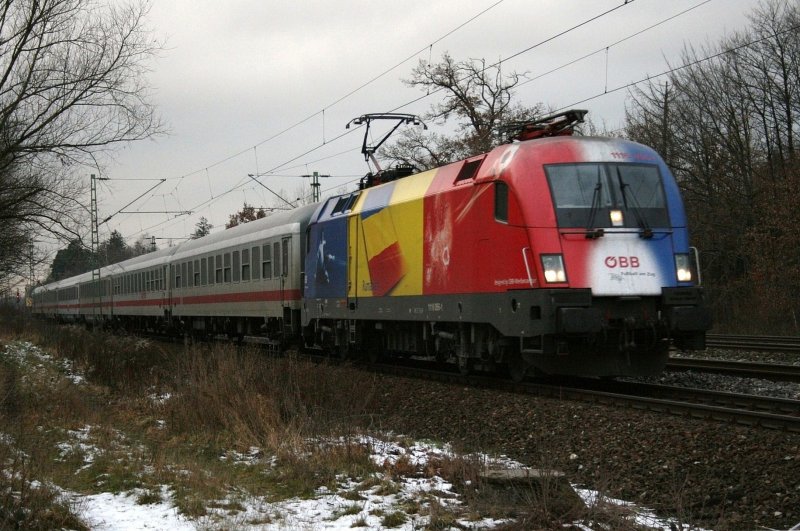 Der Rum�nien Taurus 1116 056 mit IC 2083 „K�nigsee“ am 17.12.2008 in Haar (bei M�nchen).