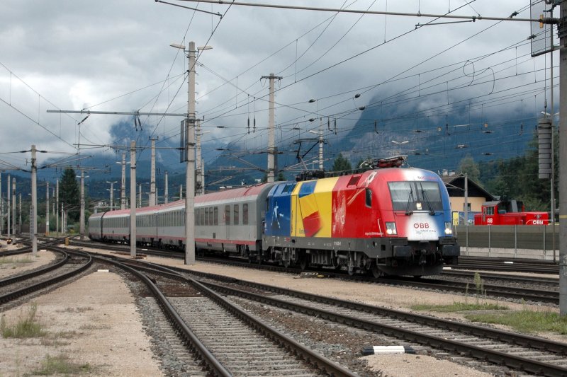 Der Rumnien-Stier (1116 056) am 23.08.08 mit dem OEC 564 aus Wien West in Wrgl Hbf. Dieser wurde wegen eines PUs auf der Transit ber die Gisela-Bahn umgeleitet und hatte somit +100