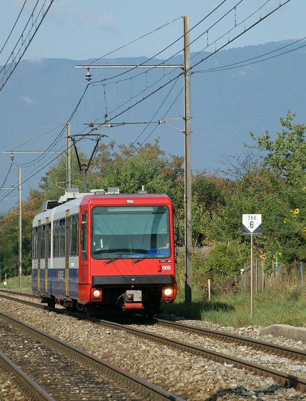 Der SBB Bem 550 000-4  Mouille-Galland  auf dem Weg nach Genève kurz vor Vernier-Meyrin.

27. August 2009