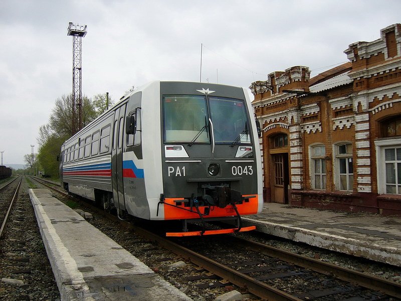 Der Schienenbus RA1-0043 an der Station Pokrowsk, Wolga-Eisenbahn, 09.05.2006