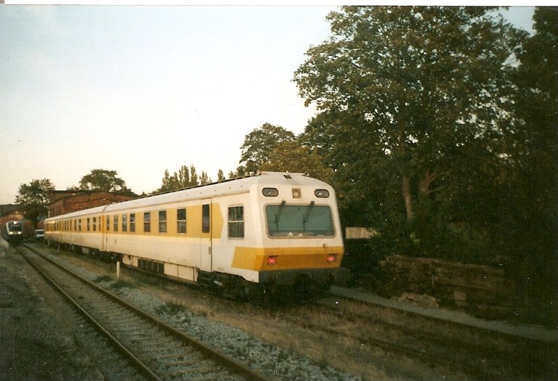 Der Schienenprfexpress 719 101/102/720 101 an einem Abend im September 2004 in Bergen/Rgen.