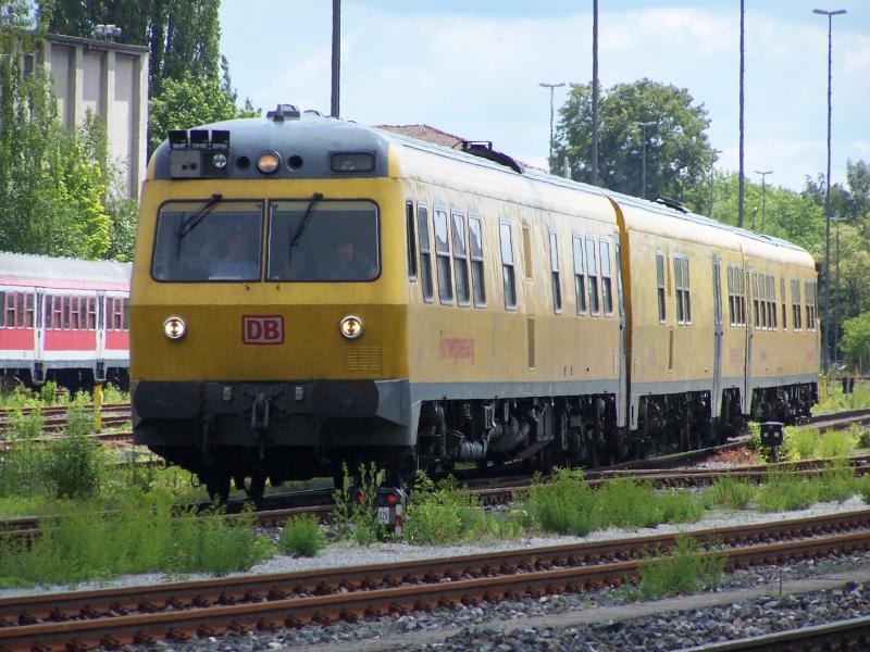 Der Schienenprfzug BR 719/720 bei der Ausfahrt aus dem Bahnhof Bayreuth. (Bild aufgenommen am 7.6.2006)