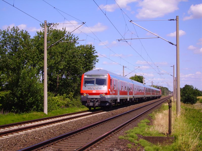 Der Schleswig-Holstein-Express auf dem Weg nach Hamburg Hbf. Aufgenommen am B in Horst. 21.06.08