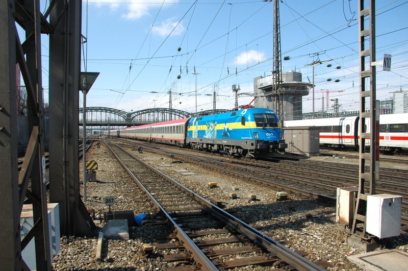 Der Schweden-Stier (1116 029) am 28.03.09 bei der Einfahrt in Mnchen Hbf