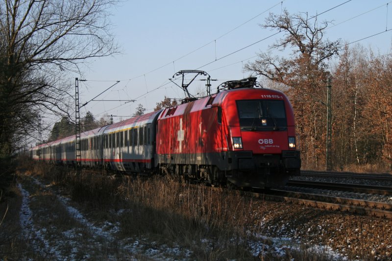 Der Schweiz Taurus 1116 075 mit EC 67 am 28.12.2008 in Haar (bei Mnchen). 