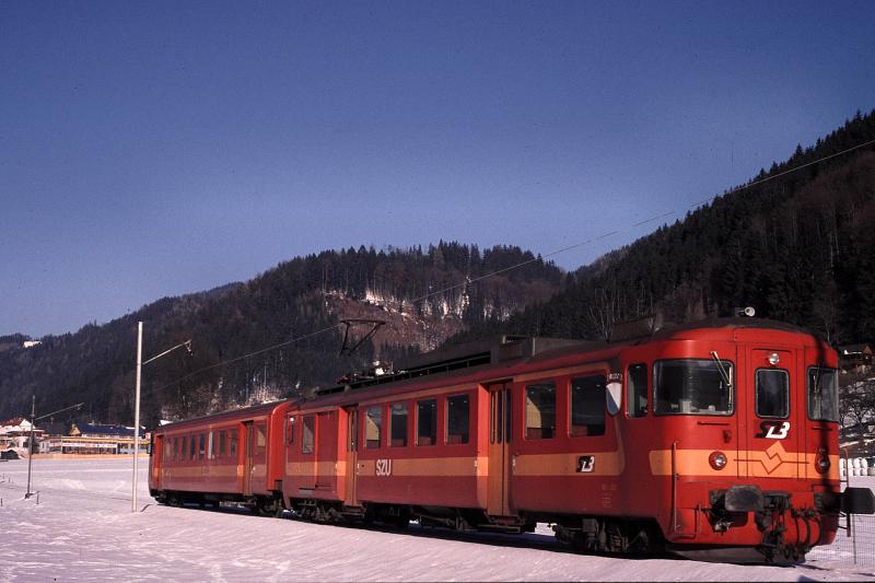 der Schweizer SZU Triebwagen mit der Landesbahnnummer ET15 in belbach am 24.1.2006.  