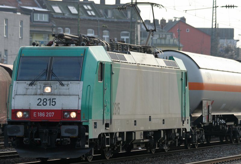 Der Seehund 2815 durchfuhr Kln West am 03.01.2009