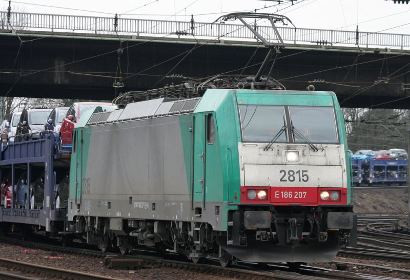 Der Seehund 2815 zieht einen Gz aus Belgien in Aachen West ein am 07.03.2009
