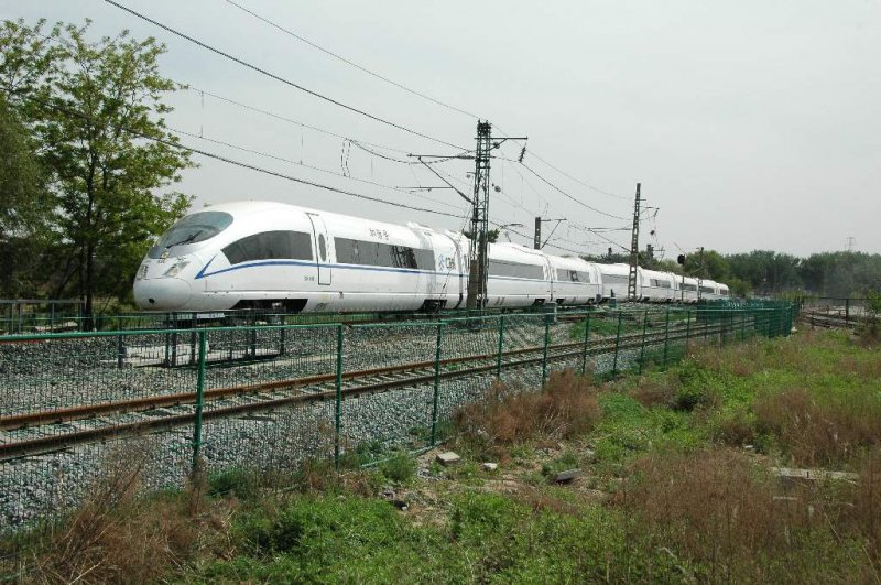 Der Siemens Velaro war auf einem Gleis hinter dem Eisenbahnmuseum auf Testfahrt