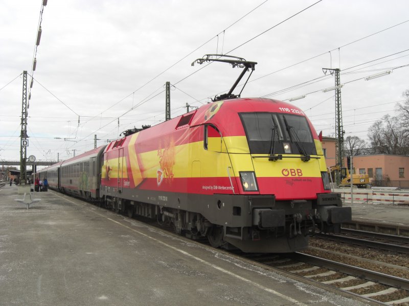 Der Spanien Taurus 1116 232-8 beim Halt im Rosenheimer Bahnhof
am 8. Mrz 2009.