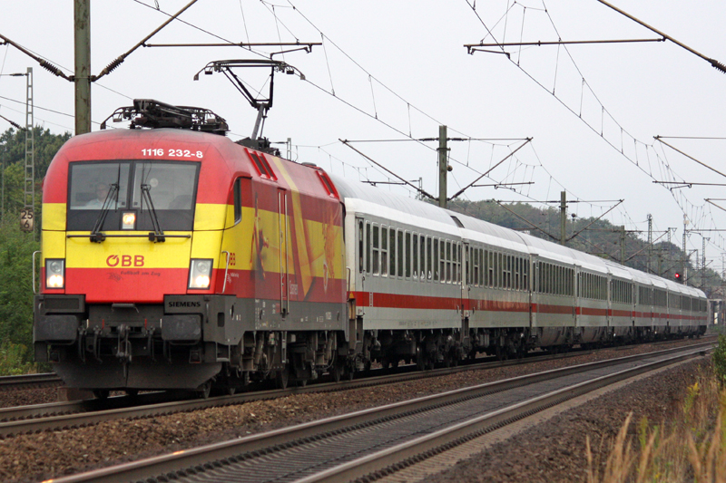 Der Spanien Taurus 1116 232-8 mit IC 2083 Knigsee in Meckelfeld, am 07,09,09 