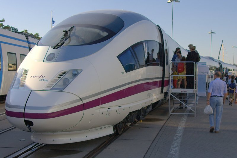 Der spanische Bruder (AVE) des ICE3 auf der Innotrans 2006 in Berlin.