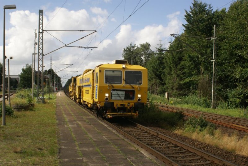 Der Speno Schienenschleifzug durchfhrt Tornesch am 31.7.2007