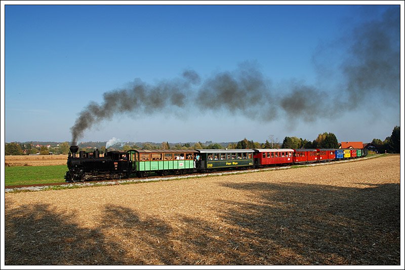 Der Stainzer Flascherlzug am 11.10.2008 bei der Rckfahrt von Preding nach Stainz, aufgenommen in Stallhof kurz vor Stainz.