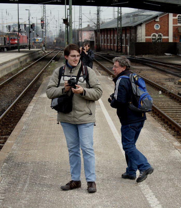 Der Stefan Wohlfahrt, der Dennis Kraus und der Kevin Welsch beim Bahnbilder Treffen in Regensburg am 14.03.2009