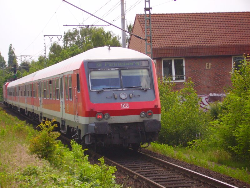 Der Steuerwagen der ausfahrenden RB nach Pinneberg. Elmshorn, 1.06.07