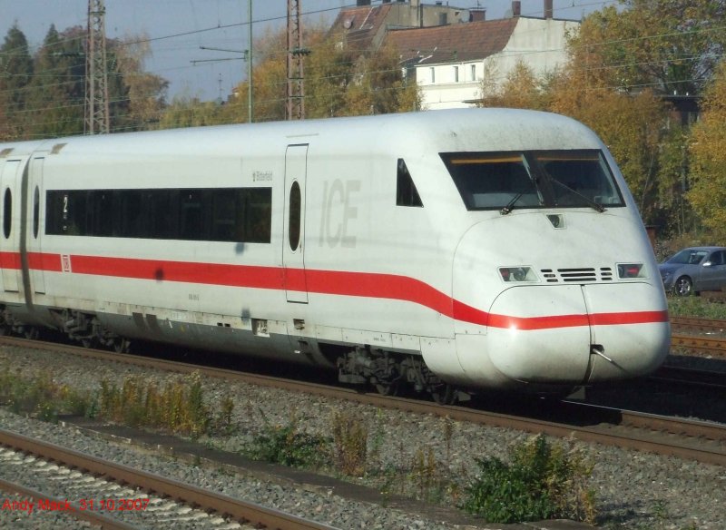 Der Steuerwagen des ICE 2  Bitterfeld  auf dem Weg Richtung Duisburg passiert Essen-West am 31.10.2007