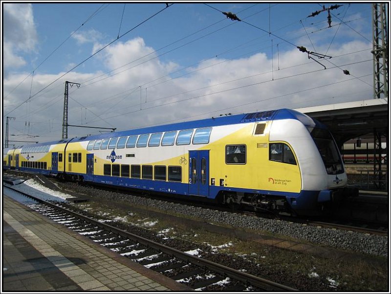 Der Steuerwagen eines Metronom-Zuges nach Uelzen, aufgenommen am 23.03.2008 im Bahnhof Gttingen.