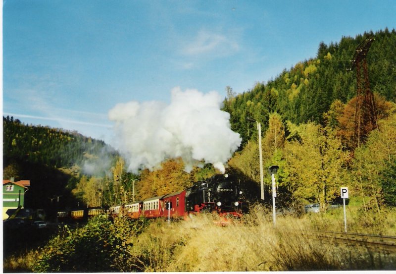 Der tgliche Dampfer fhrt aus Talmhle aus, ein herlicher Herbsttag geht zu ende...das bild ist leider analog geschossen =(
14.10.07, 17:00