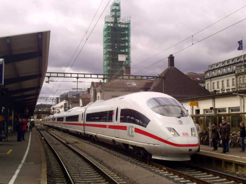 Der  Tufling  403 035 in voller Lnge in seinem zuknftigen  Heimatbahnhof  Konstanz. 19.04.08 