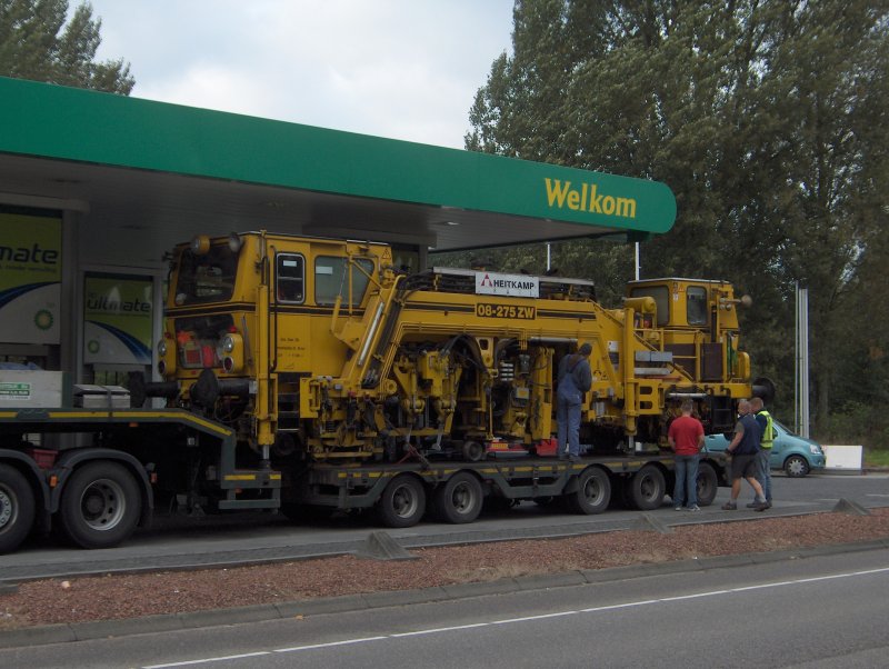 Der Tankwart hat sich ein wenig gewundert als wir mit der      08-275 ZW zum tanken kamen! 20.10.06 Amsterdam