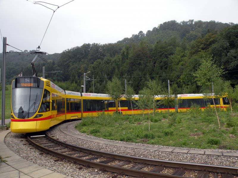 Der Test-Tango mit der Betriebsnummer 153 wartet in der Wartenbergschlaufe auf seine Abfahrtszeit. Die Aufnahme entstand am 16.09.2009.