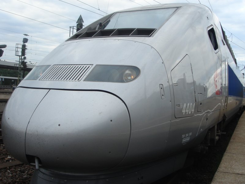 Der TGV 9578 nach Paris Est am 03.07.07 im Stuttgarter Hbf. Dieser Zug fuhr ca. 15 Minuten versptet ab.