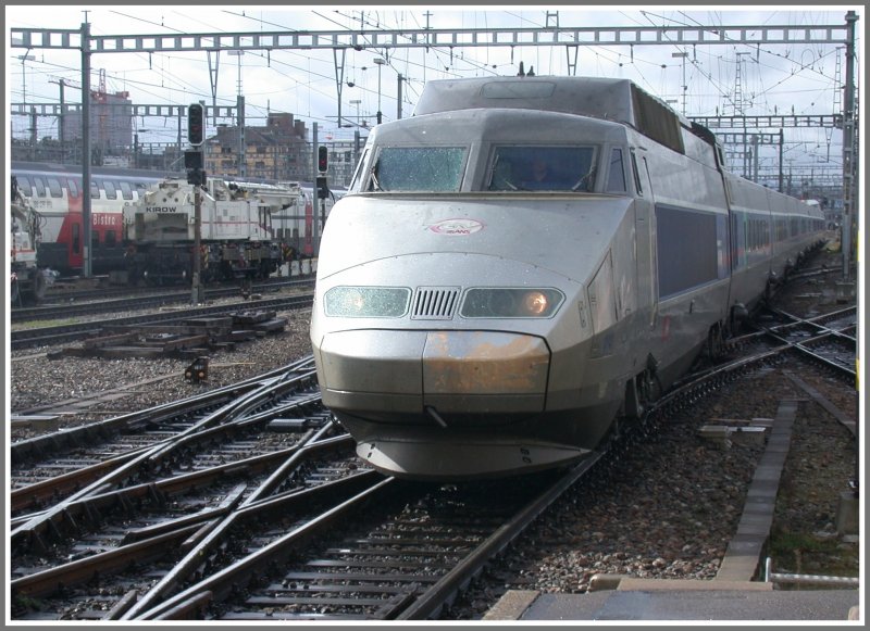 Der TGV Lyria nach Paris gare de Lyon fhrt in Zrich HB in die Halle. (19.03.2007)