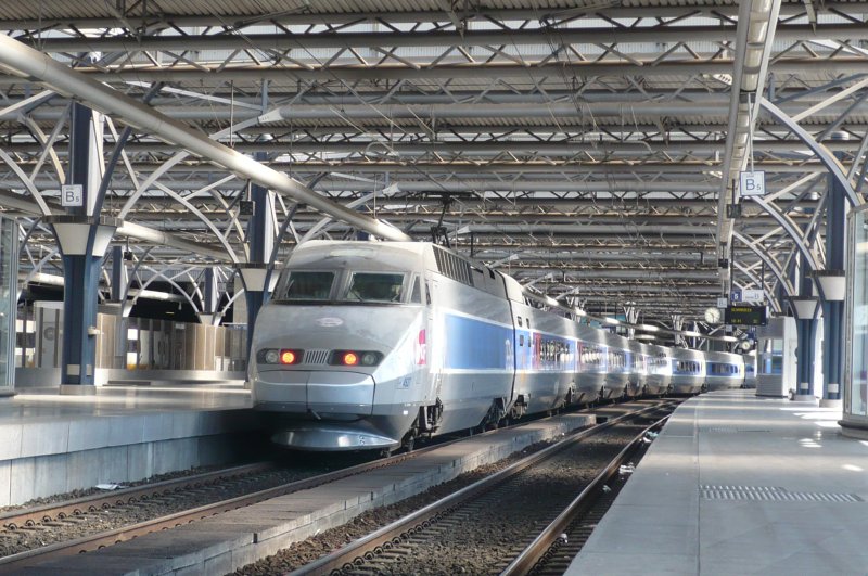 Der TGV nach Nice Ville, wurde am Tag des Bahnbildertreffens, in dem moderneren Bereich des Brssel Midi Bf bereitgestellt. (Gleis 4).