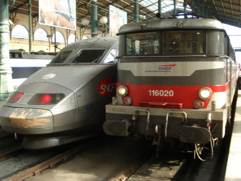 Der TGV der SNCF im Bahnhof Paris Gare du Nord.