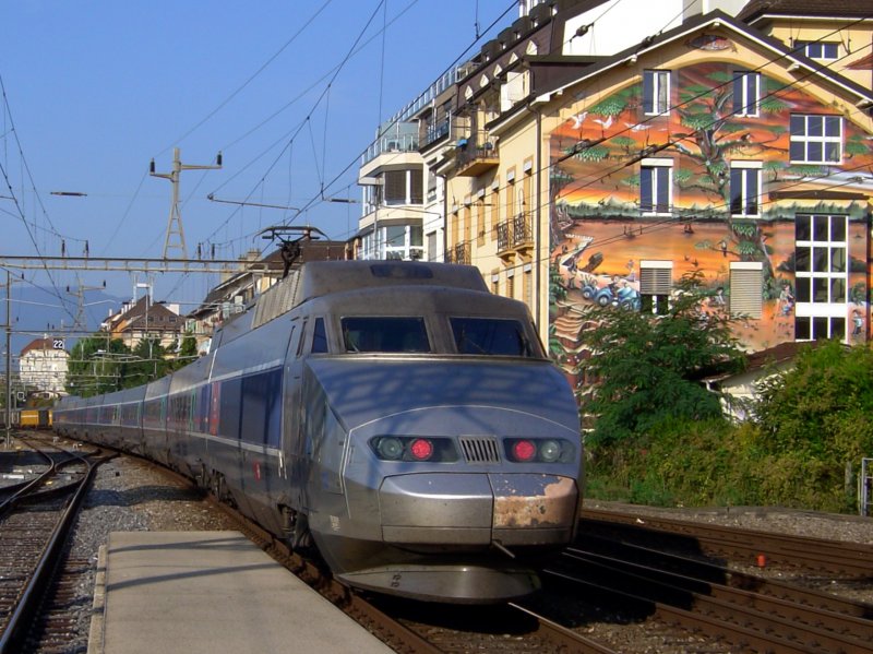 Der TGV Sud Est am 28.08.2008 bei der Ausfahrt aus Neuchtel 