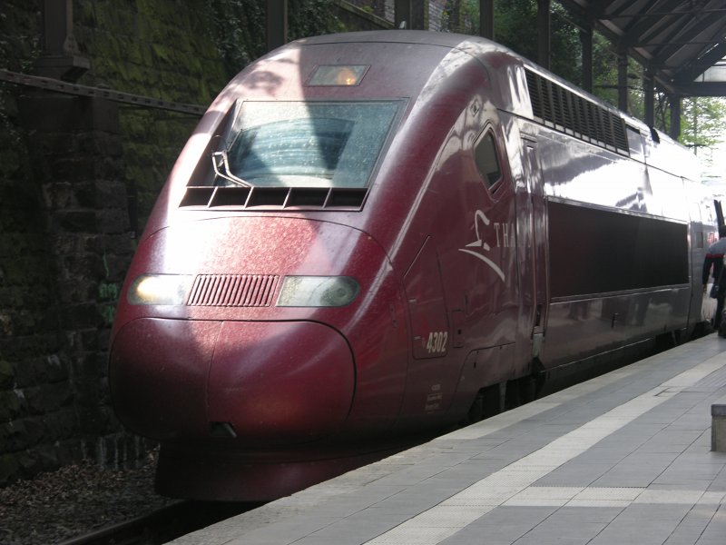 Der Thalys abfahrtbereit auf Gleis 9 in Aachen HBF