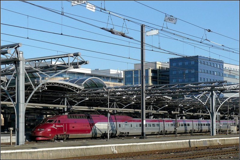 Der Thalys PBA 4533 steht am 14.02.09 am Bahnsteig in Bruxelles Midi. (Hans)