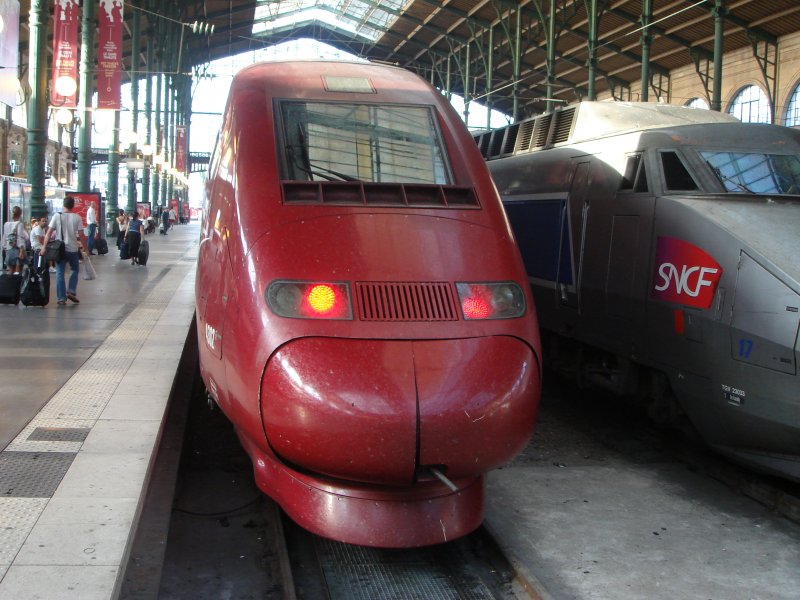 Der Thalys steht bereit im Bahnhof Gare du Nord fr die fahrt nach Kln via Brssel und Aachen.