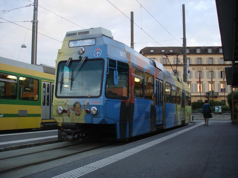Der TN Triebwagen Be 4/4 503 mit Werbung des Automobilclubs  TCS  in Neuchatel Place Pury am 26.08.2007  