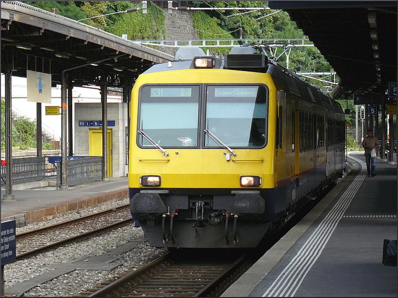 Der  Train des Vignes  steht am 02.08.08 im Bahnhof von Vevey zur Abfahrt nach Puidoux-Chexbres bereit. (Hans)