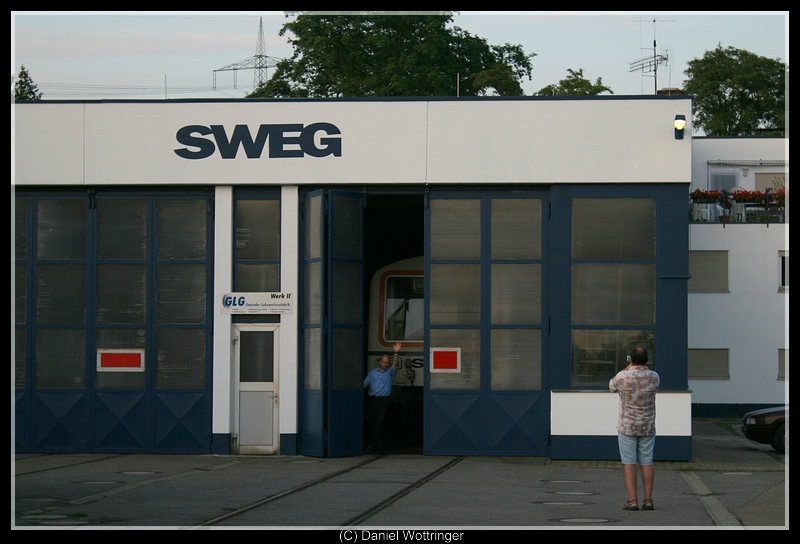 Der Triebfahrzeugfhrer des letzten Zuges winkt noch einmal... 31. Juli 2009.