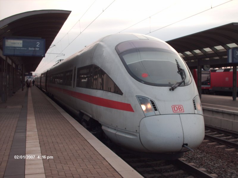 Der Triebkopf des ICE 1549 am 01.02.2007 in Bitterfeld. Dieser bestand aus dem ICE Erlangen.