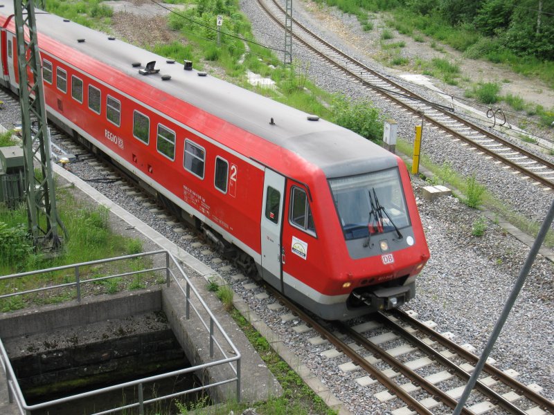 Der Triebwagen 611 048-9 auf den Weg von Ulm nach Neustadt/Schwarzwald bei der Einfahrt in den Donaueschinger Bahnhof am 24.05.09.