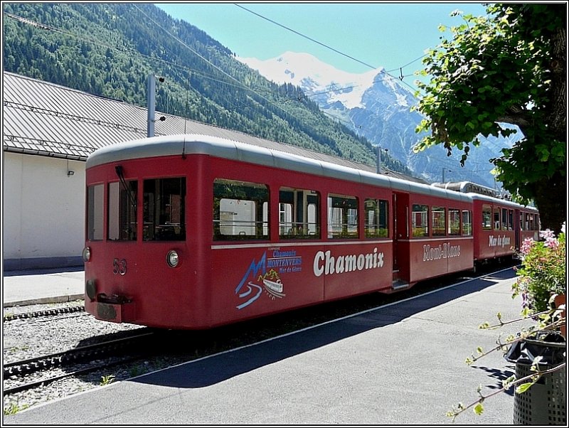 Der Triebwagen N 53 steht am 03.08.08 im Bahnhof von Chamonix Mont Blanc zur Abfahrt nach Montenvers Mer de Glace bereit. (Jeanny)